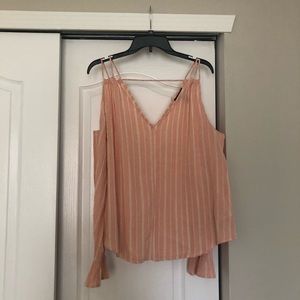 JESSICA SIMPSON Open shoulder shirt